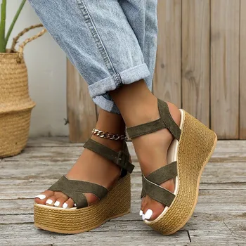 Модни дамски сандали на танкетке, лято 2023, ежедневни нескользящая обувки на платформа с отворени пръсти, дамски сандали на висок ток с катарама