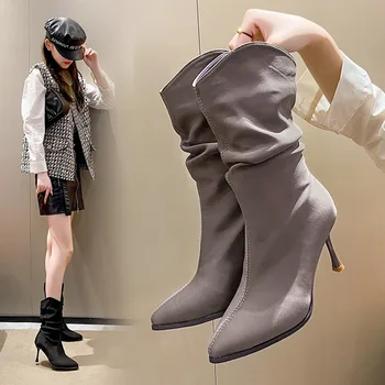 Модни обувки 2023, есенно-зимни нови gusseted дымчатые обувки, дамски ботуши до средата на прасците на висок ток заостренном