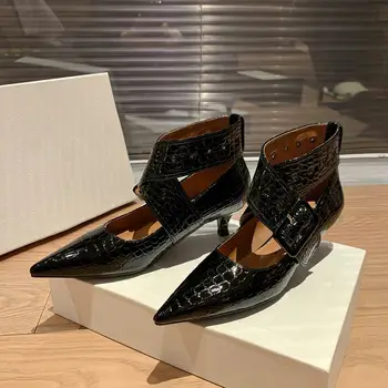 Нов прием на 2023 г., дамски обувки от естествена кожа на петите с каишка на щиколотке и остри пръсти, модни летни клубни вечерни обувки на висок ток