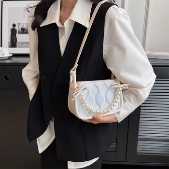 Новата класически дамски однотонная чанта през рамо, прости модни чанти с перлената на веригата, ежедневни дамски пътни малки квадратни чанти