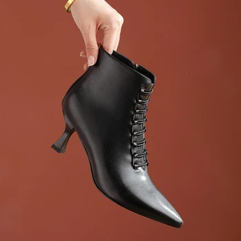 Новост 2022 г.; есенно-зимни дамски ботильоны от естествена кожа; големи размери 22-26,5 см; добре от мека агнешка кожа с препратка джапанки; модерни обувки