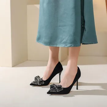 Пролет и есен 2023, нови женски фини обувки на висок ток с лък, и остри пръсти, обикновена черни обувки на висок ток, удобна универсална дамски обувки