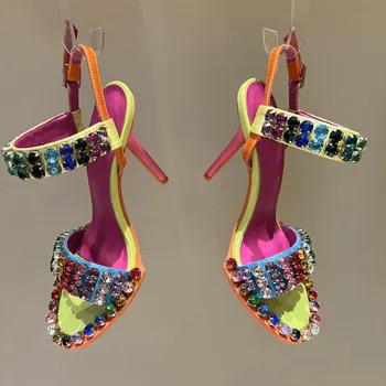 Сезон: пролет-лято, на нови модерни дамски сандал, модерен дамски обувки с кръгло бомбе и каишка с катарама, с украса във вид на кристали, от естествена кожа