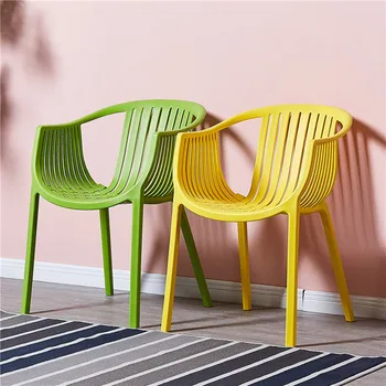 Скандинавските зелени трапезни столове Пластмасова поставка за лакътя Компактни Преносими Столове Всекидневна за възрастни Салон Fauteuil Предмети от първа необходимост